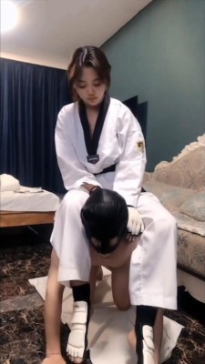 【LAPAPA】初柒跆拳女杀手逛街被调戏 抓回流氓暴虐绞杀剧情踢踩绞杀处刑 YC-220721-7_绳艺资料库