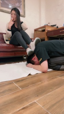 套路直播视频【冷凝大大】吃脚皮/裸足全体重踩踏 bf25078_绳艺资料库