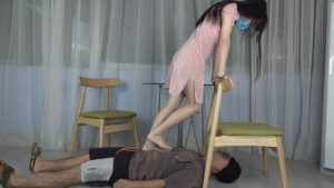【南国原创】古灵精怪美女S宝儿和同学猜拳,输的要被对方踩在脚下玩弄 YC-220622-2_绳艺资料库视频资源下载