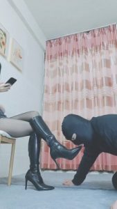 【琳琳S】长靴黑丝强迫狗舔干净 bf23180_绳艺资料库