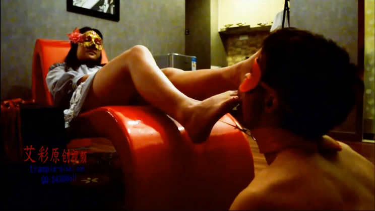 『奴隶岛』—菲菲美足强制插嘴深喉_绳艺资料库