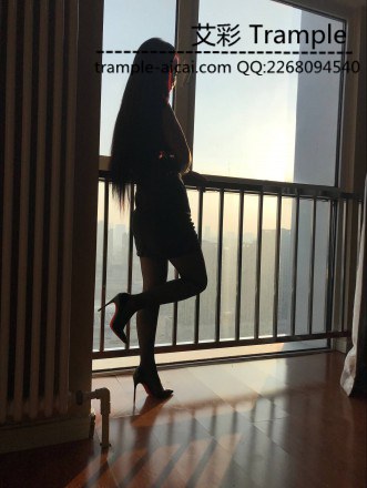 超细高跟踩踏胖奴_绳艺资料库
