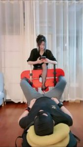 套路直播视频【芷晴】吃脚皮脚指甲喝口水-刑具固定强制黑丝踩 bf26812_绳艺资料库