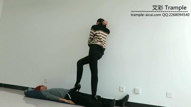 00后天使女主高跟踩踏，高跟虐踩下体！_绳艺资料库