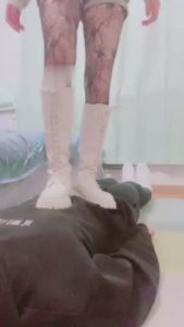 【小劳拉】暴力踩踏-长靴黑丝耳光/骑脖子 bf6314_绳艺资料库视频资源下载