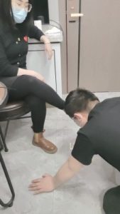 【安安女王】情侣主让绿帽舔脏鞋 bf23346_绳艺套路直播视频资源网