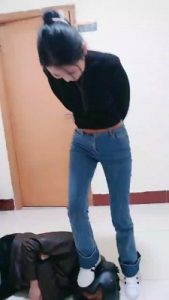 套路直播视频【孤傲女帝】超暴力小白鞋踢踹【双视角版】 bf26255_绳艺资料库