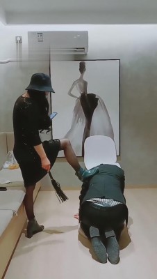 【雪妃】狗儿子舔妈妈的脚 bf10243_绳艺套路直播视频资源网