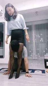 【飞扬女王】长鞭教训+踹废狗奴 bf19664_绳艺套路直播视频资源网