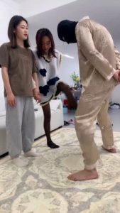 套路直播视频【术术S】双女神-黑丝+白袜气味羞辱/转胯骑马/腿夹 bf25930_绳艺资料库