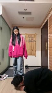 套路直播视频【小妍S】拖鞋抽狗脸/藤条暴抽/强制舔脏靴底/踩 bf25996_绳艺资料库