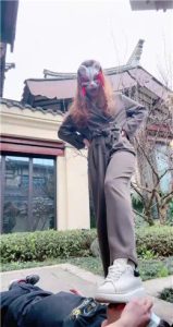 套路直播视频【维妮】超精彩-3女王踩踏-大桶混合圣水-提档（双视角）bf25172_绳艺资料库