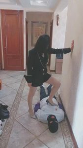 【羽诺】高跟/运动鞋/丝袜裸足全体重踩踏 bf8498_绳艺资料库视频资源下载