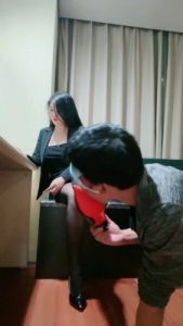 【甜心教主】绿帽下班伺候恋人-闻舔原味黑丝美足 bf27128_绳艺资料库视频资源下载