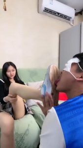 套路直播视频【素人星探】情侣主羞辱绿帽-闻臭鞋/裸足捂脸/踩踏 bf25665_绳艺资料库