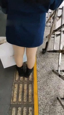 【梵高】开发车站美女素人踩踏 bf9137_绳艺套路直播视频资源网