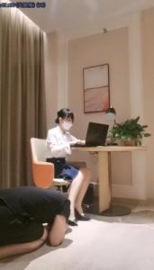 【妃妃】办公桌下的贱狗 bf12214_绳艺资料库视频资源下载