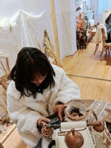 【00后蕬小乃】和表妹一起用脚喂M吃东西_绳艺资料库视频资源下载
