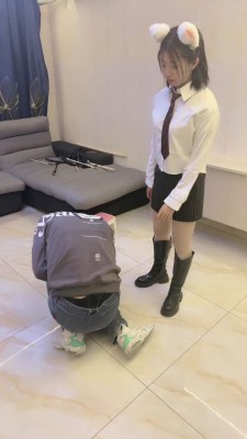 套路直播视频【依依子】萝莉主长靴重度提档/肉丝全体重踩踏 bf26741_绳艺资料库