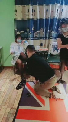 【户外第一】伺候女女情侣亲热-舔脚/耳光/踩踏/踢裆 bf7459_绳艺资料库套路视频