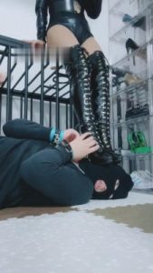 【媚娘】狗笼圈养长靴狠虐 bf7993_绳艺资料库视频资源下载