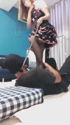 【小野美少女】萝莉主黑丝脚羞辱 bf14680_绳艺套路直播视频资源网