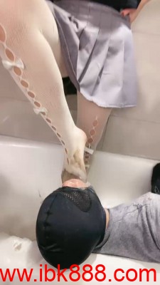 套路直播【小劳拉】白丝脚喂食 呕吐物 口水圣水 bf23380_绳艺资料库视频资源下载
