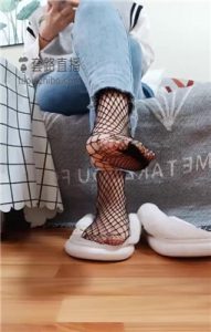 【罗宾】两小时黑网袜玩脚垫深喉 JS220301_绳艺资料库视频资源下载