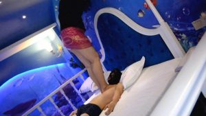 『奴隶岛』—重量级女S暴踩瘦奴_绳艺资料库