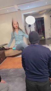 【二宝】运动鞋白袜女神超暴力踢踹 bf10034_绳艺套路直播视频资源网