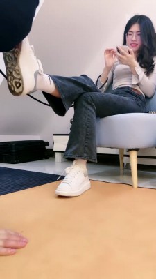 套路直播视频【嘉妮S】夜跑后原味白袜鞋袜辱狗 bf25923_绳艺资料库