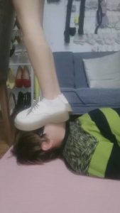 【傲柔】小白鞋白袜踩脸/踩脖子/跳踩 bf8833_绳艺资料库视频资源下载