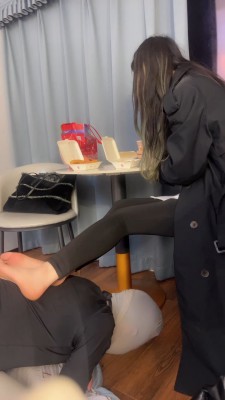 套路直播视频【暴躁小溪】骑马人肉坐垫/喝圣水/鞋踩喂食 bf26215_绳艺资料库