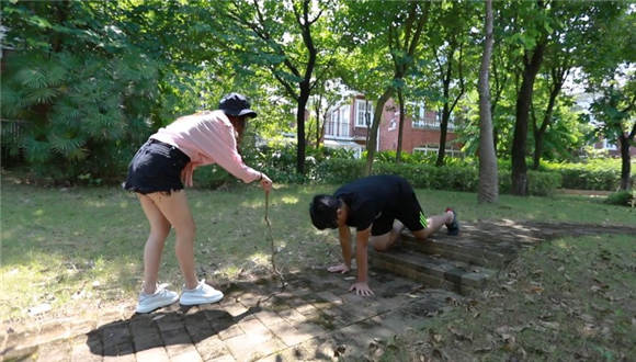 『奴隶岛』—灵灵公园遛狗赏赐汗脚_绳艺资料库