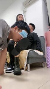 套路直播视频【素人星探】超强情侣主绿帽专场-长靴踩踏-臭脚窒息/转胯遛狗 bf26291_绳艺资料库