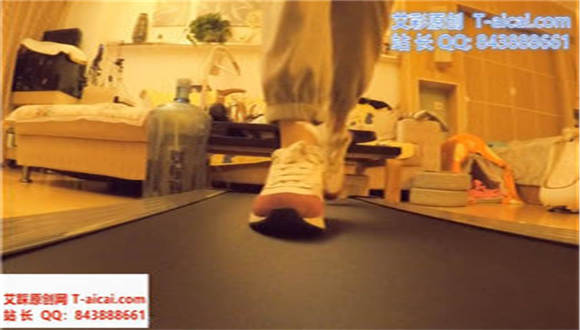 婧児运动后 三双高跟鞋丝袜 抬起脚玩弄踩踏人脸地板_绳艺资料库