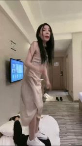 套路直播视频【陈甜女帝】小白鞋+高跟全体重跳踩 bf26130_绳艺资料库