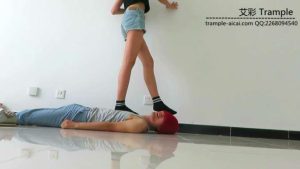 00后天使女主运动装坐身+棉袜踩全身！_绳艺资料库