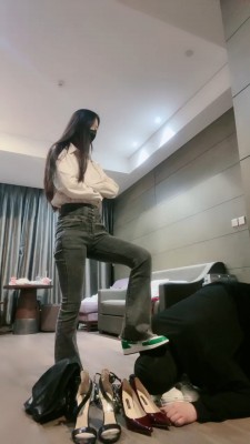 套路直播视频【猫神大人】人体擦鞋器-裸足狂舔-全体重踩踏 bf26795_绳艺资料库