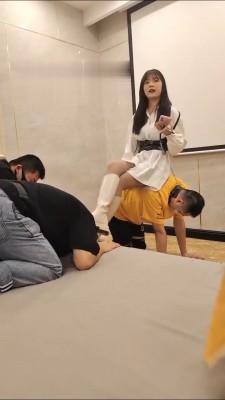 【万灵】洗浴中心多女王群调群虐 bf16681_绳艺资料库视频资源下载