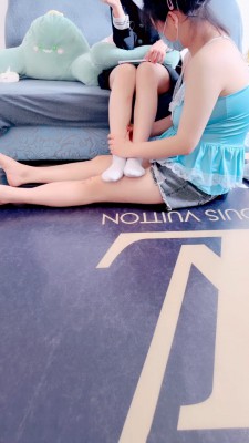 【苏恩】双S-白袜脚踩闺蜜聊天【完整版】 bf26948_绳艺套路直播视频资源网