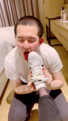 【曼妮老师】贝壳头黑丝脚闻舔/喂食鞋垫面包/踩踏深喉 bf28015_绳艺资料库