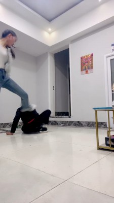 套路直播视频【孤傲女帝】被精神小妹暴打【完整版】 bf26180_绳艺资料库