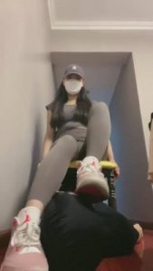 【琳琳】健身后超臭棉袜羞辱脚奴 bf9943_绳艺资料库视频资源下载