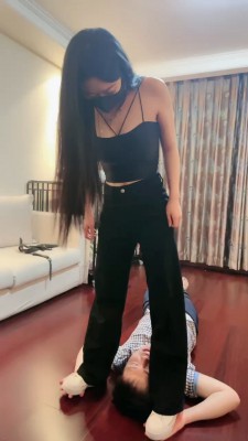 套路直播视频【桃幼幼】小白鞋跳踩/骑马转胯/喝洗脚水/踢踹 bf26004_绳艺资料库