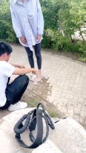 【尤黎】户外-路人小姐姐突然加入【续集】 JS23043003_绳艺资料库视频资源下载