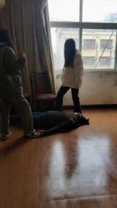 套路直播视频【最抗揍M】双S学生精神小妹暴力调-踢踹/运动鞋踩/骑马转胯 bf26124_绳艺资料库