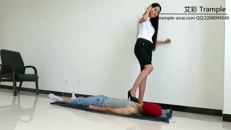 老师天依女主高跟踩贱狗！_绳艺资料库