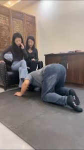 套路直播视频【琳嘉】双S刑虐-鞭打耳光踢打踩踏 bf25868_绳艺资料库