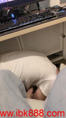 【嘟嘟】网吧专用舔脚狗_绳艺套路直播视频资源网